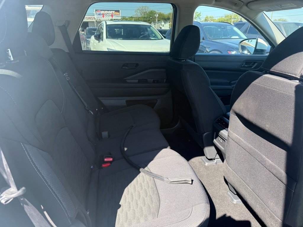 Used 2024 Nissan Pathfinder SV image 15