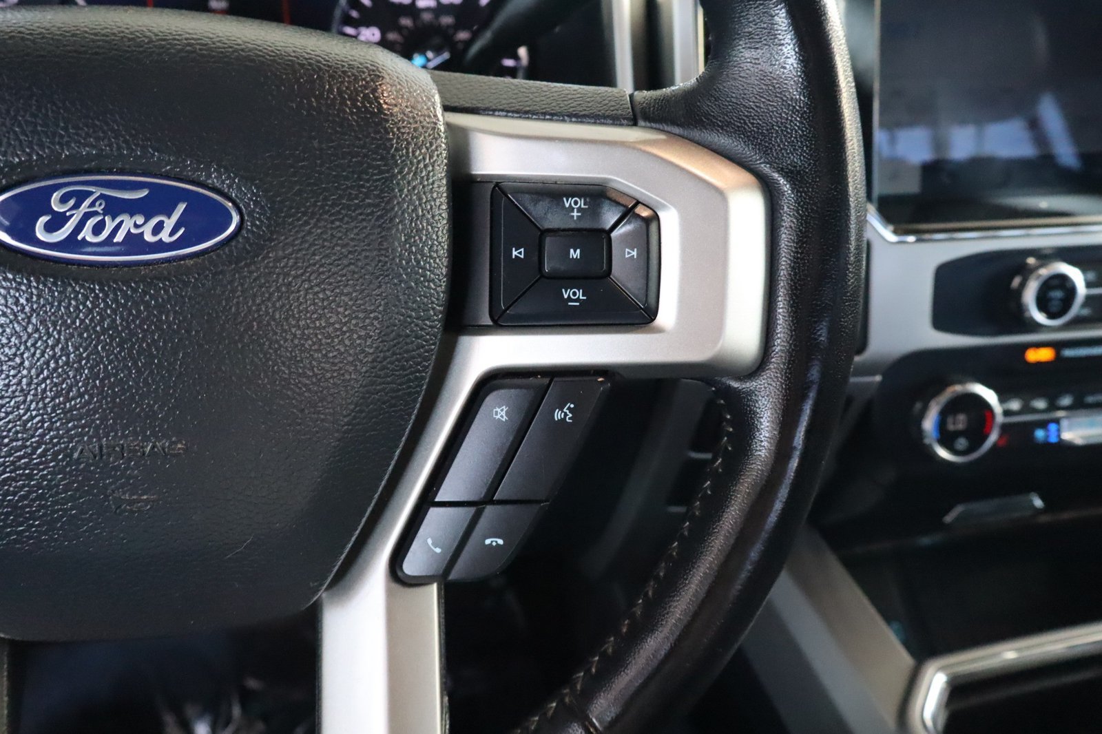 Used 2022 Ford F350 Lariat w/ Black Appearance Package AWD/4WD image 26