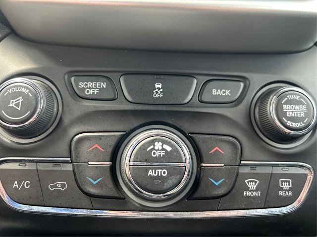Used 2014 Jeep Cherokee Trailhawk w/ Comfort/Convenience Group AWD/4WD image 38