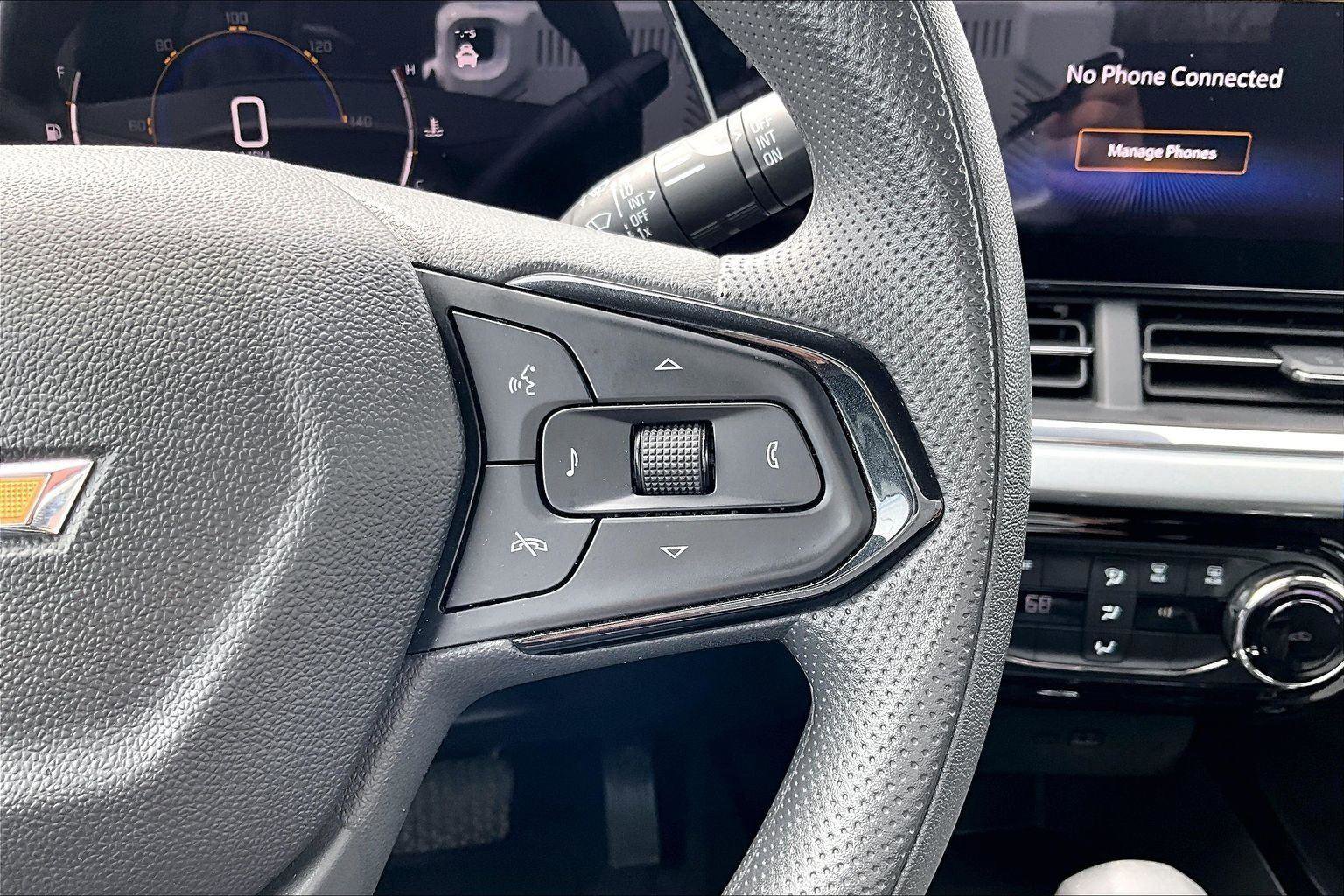 Used 2025 Chevrolet Trax LT FWD image 20