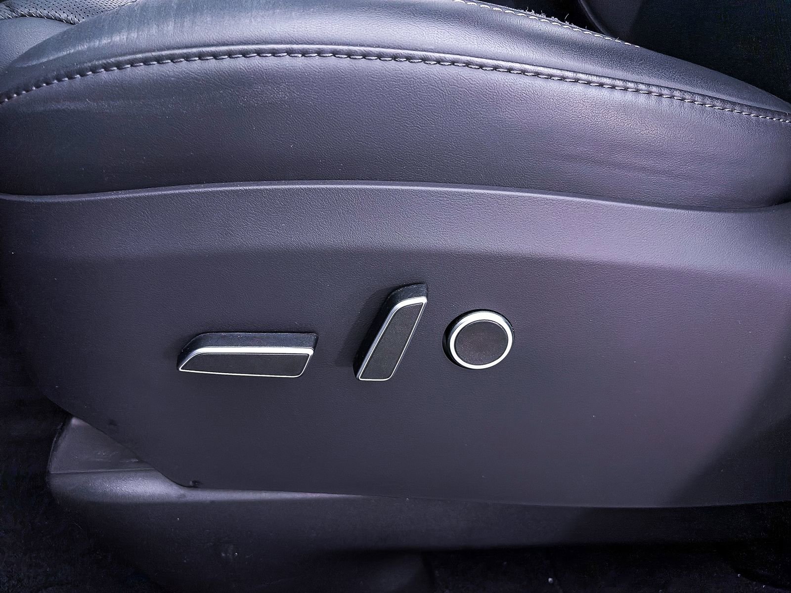 Used 2022 Tesla Model X Plaid image 18