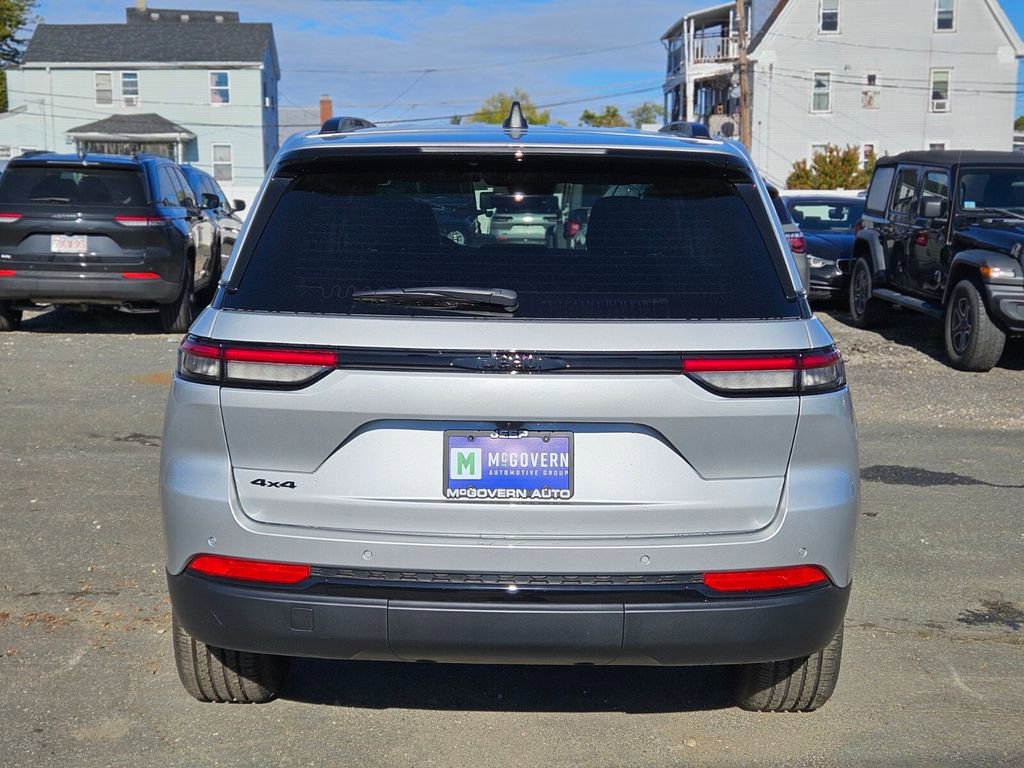 New 2025 Jeep Grand Cherokee Altitude image 4
