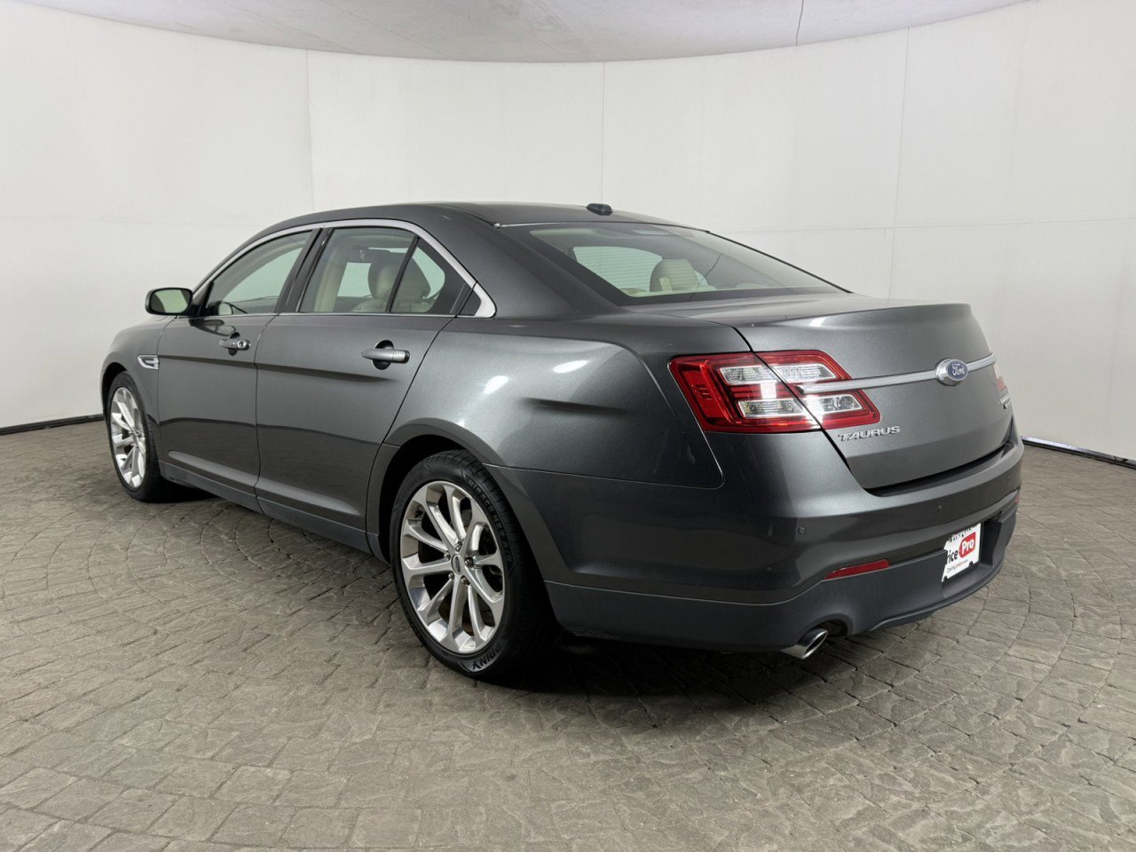 Used 2018 Ford Taurus Limited FWD image 5