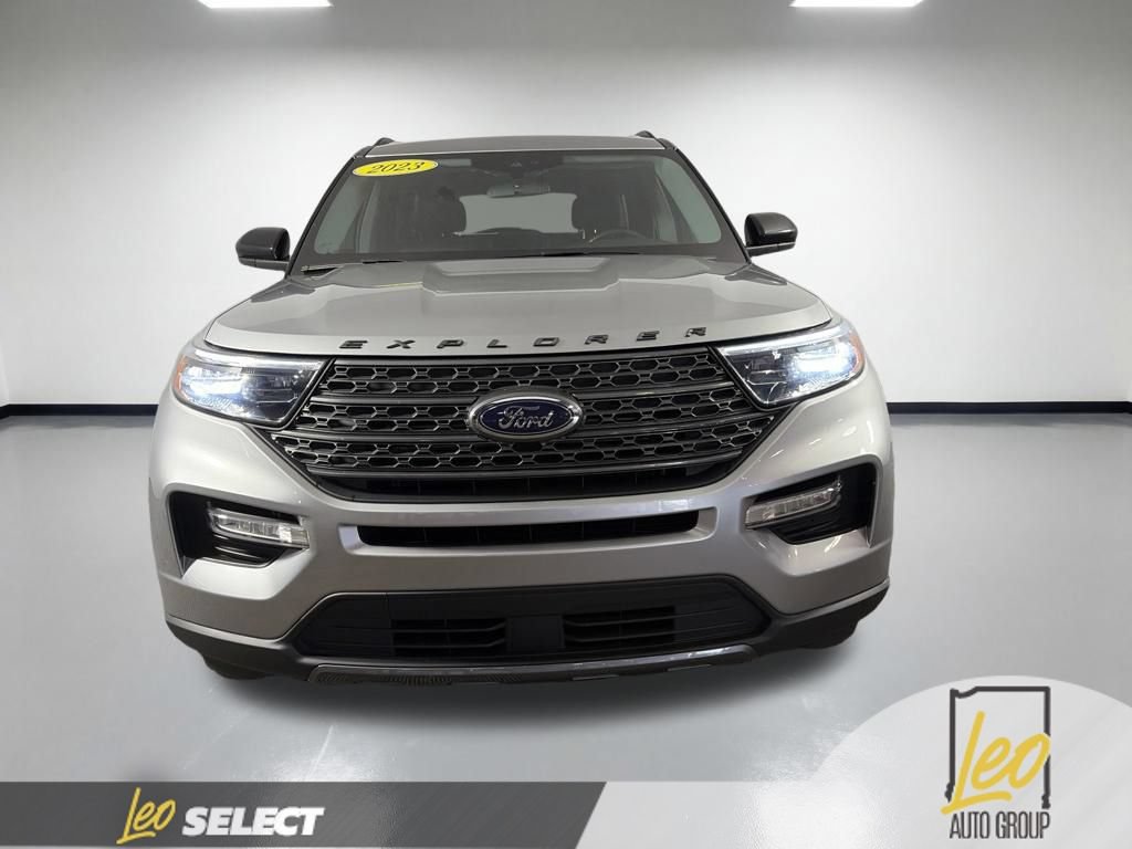 Used 2023 Ford Explorer XLT w/ Equipment Group 202A AWD/4WD image 2