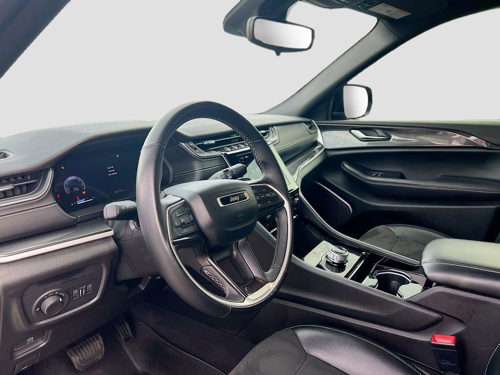 Used 2022 Jeep Grand Cherokee Altitude AWD/4WD image 9