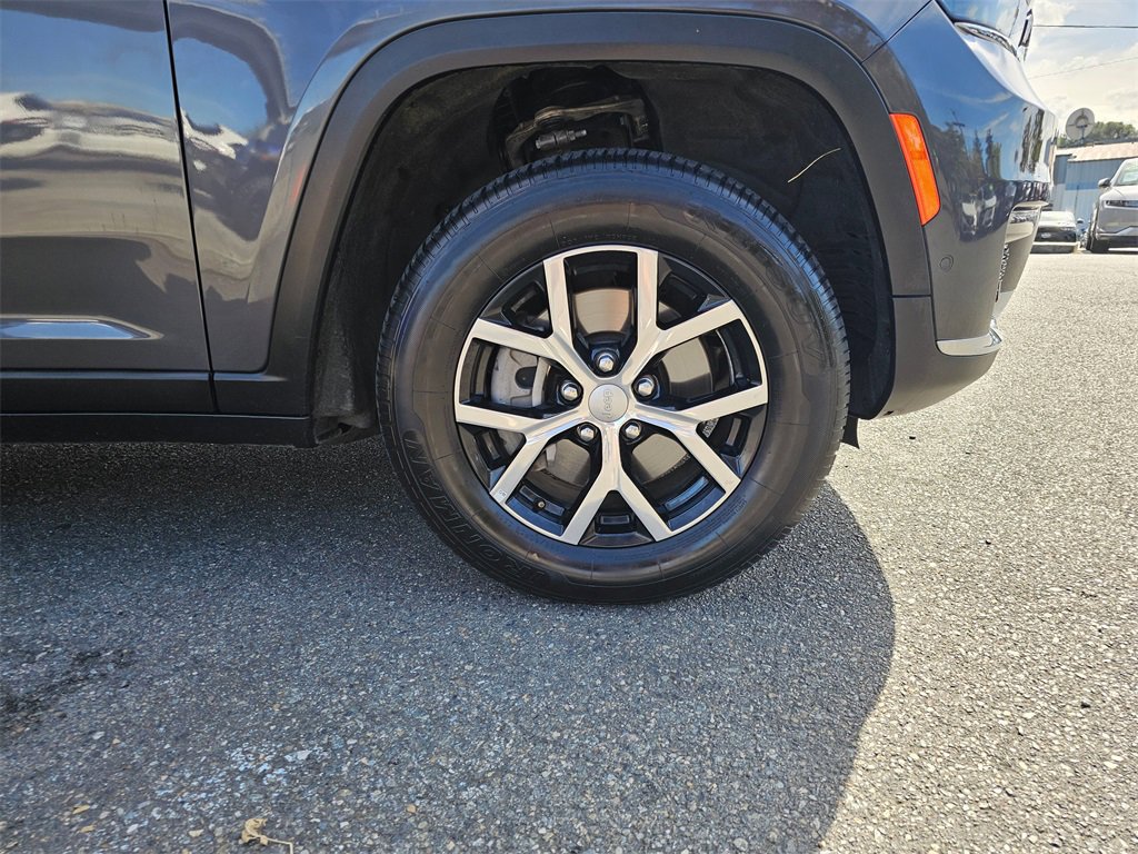Used 2024 Jeep Grand Cherokee L Limited w/ Luxury Tech Group II image 10
