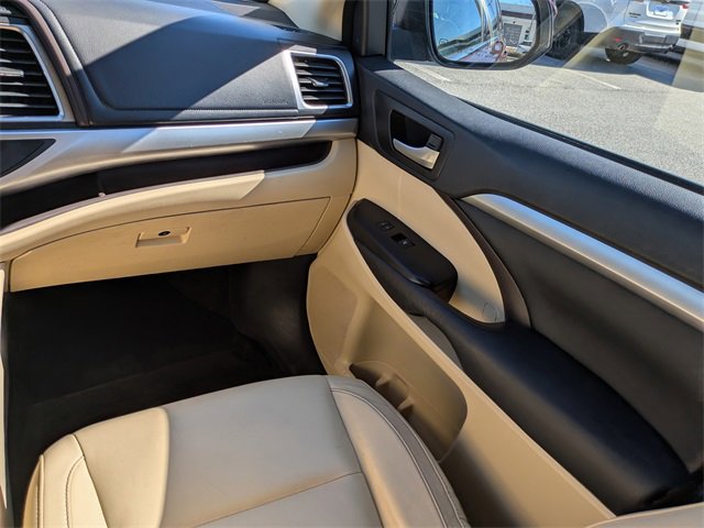 Used 2016 Toyota Highlander XLE image 17