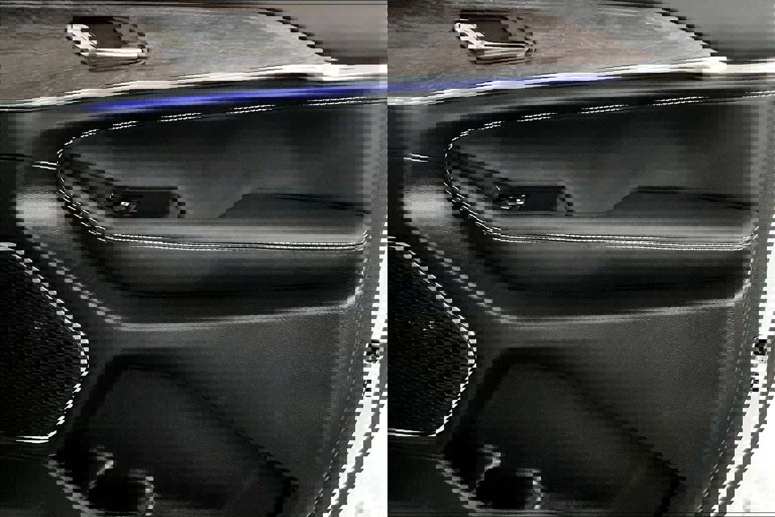 Used 2025 Jeep Grand Cherokee Overland w/ Trailer Tow Package image 22