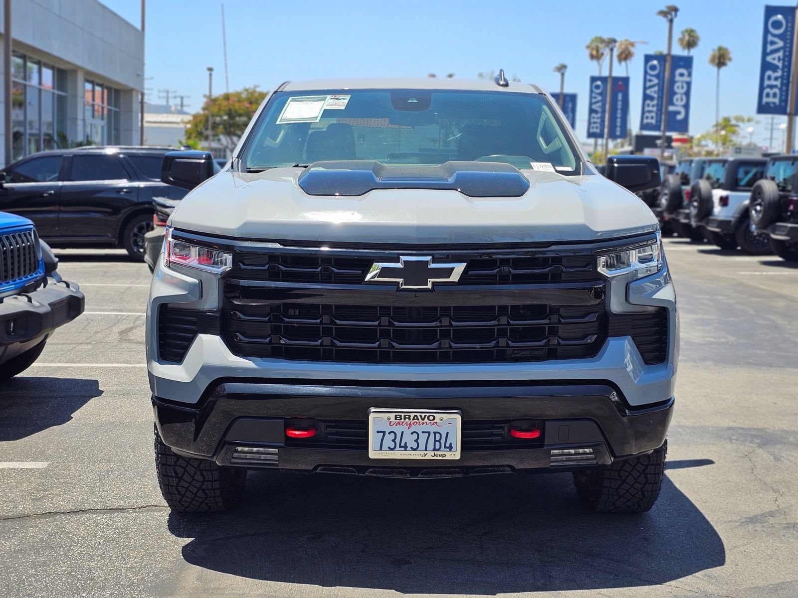 Used 2024 Chevrolet Silverado 1500 LT Trail Boss w/ LPO, Dark Essentials Package AWD/4WD image 2