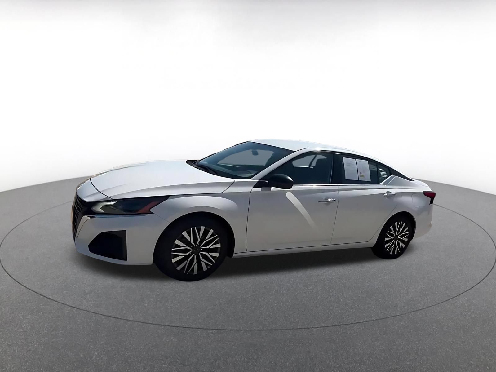 Used 2025 Nissan Altima 2.5 SV FWD image 6