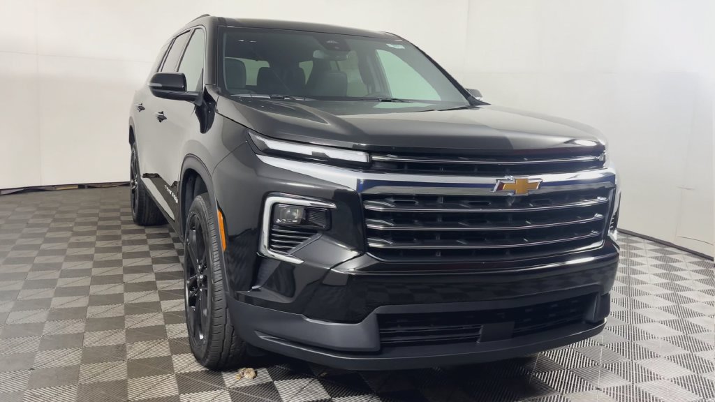 New 2027 Chevrolet Traverse LT AWD/4WD image 3