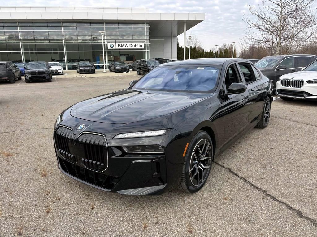 Used 2024 BMW 760i xDrive w/ Executive Package image 3