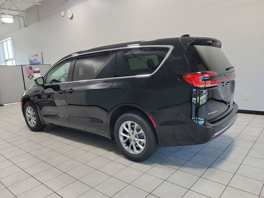New 2027 Chrysler Pacifica Select AWD/4WD image 5