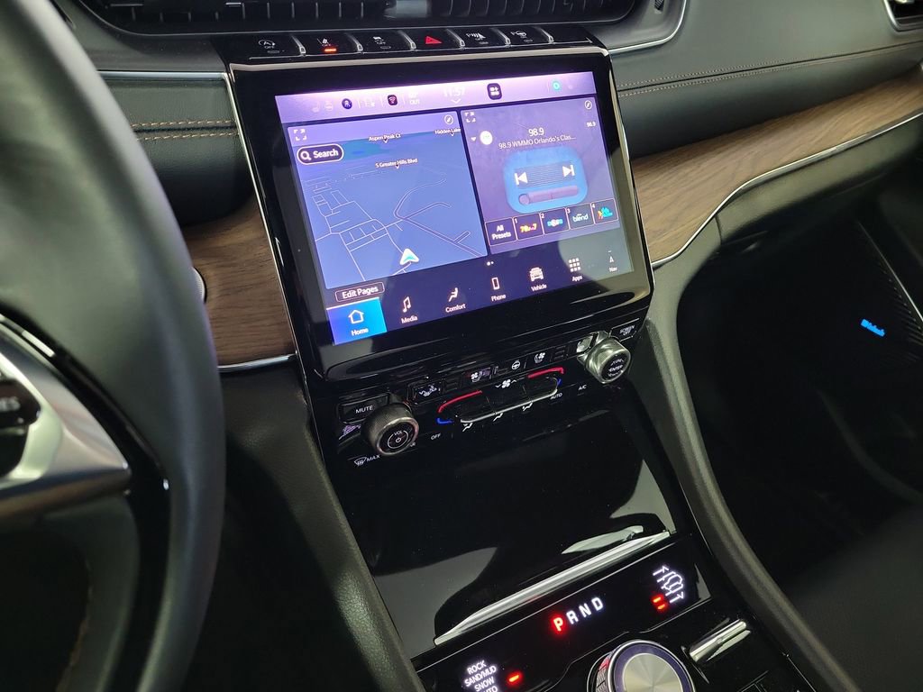 Used 2025 Jeep Grand Cherokee Summit w/ Obsidian Package image 18