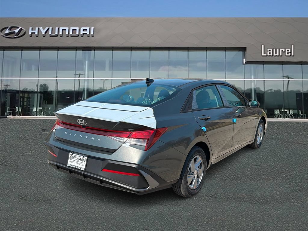 New 2026 Hyundai Elantra SE FWD image 3