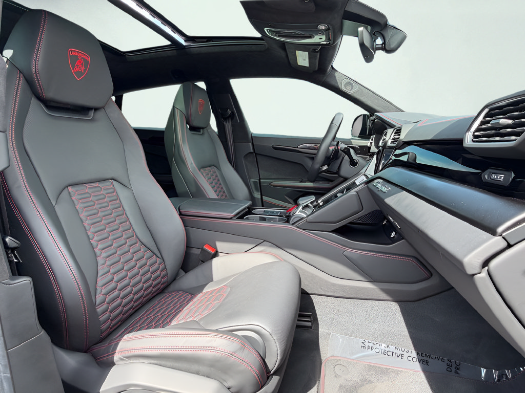 Used 2021 Lamborghini Urus AWD/4WD image 38