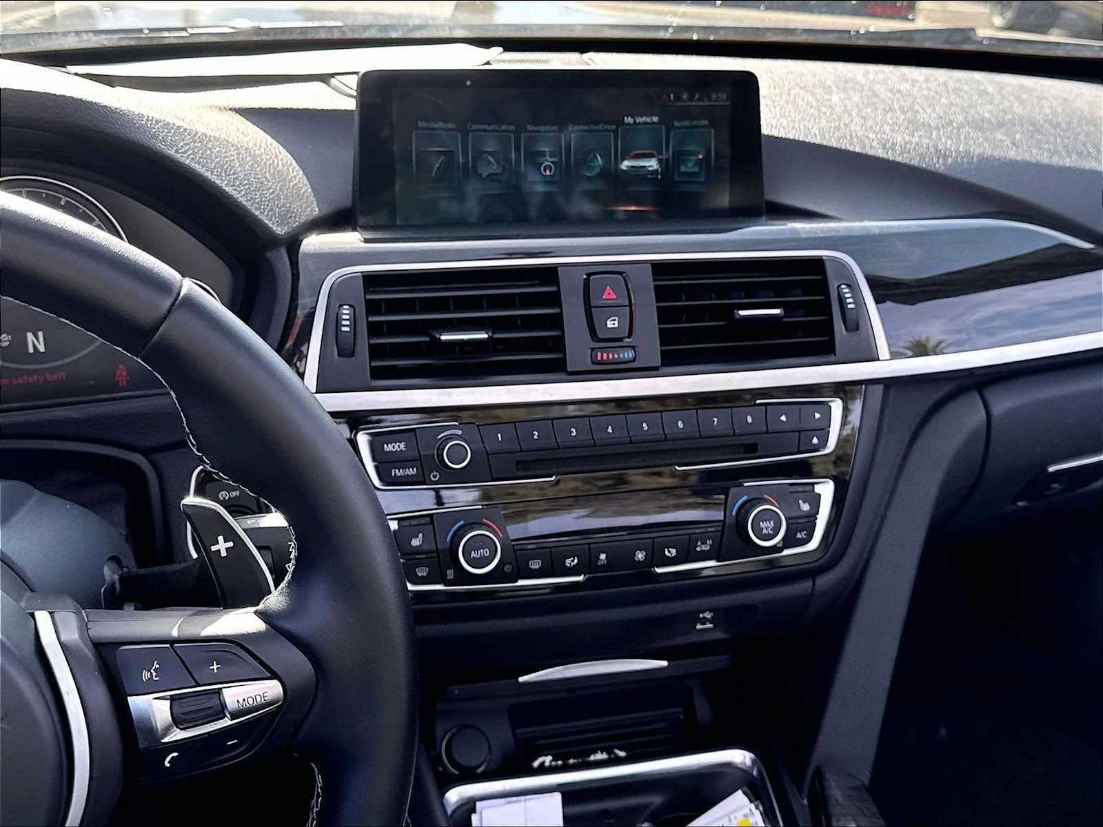 Used 2017 BMW M4 Convertible RWD image 9