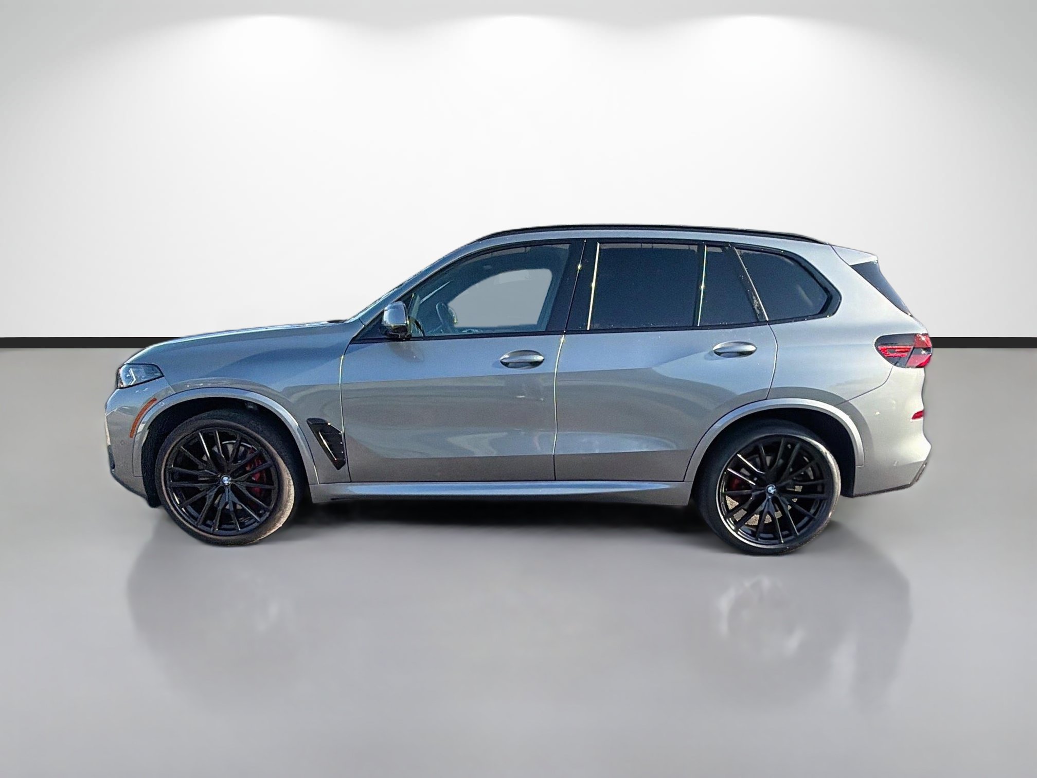 Used 2025 BMW X5 sDrive40i w/ M Sport Package RWD image 6