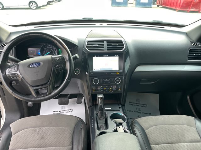 Used 2017 Ford Explorer XLT w/ Equipment Group 202A FWD image 22