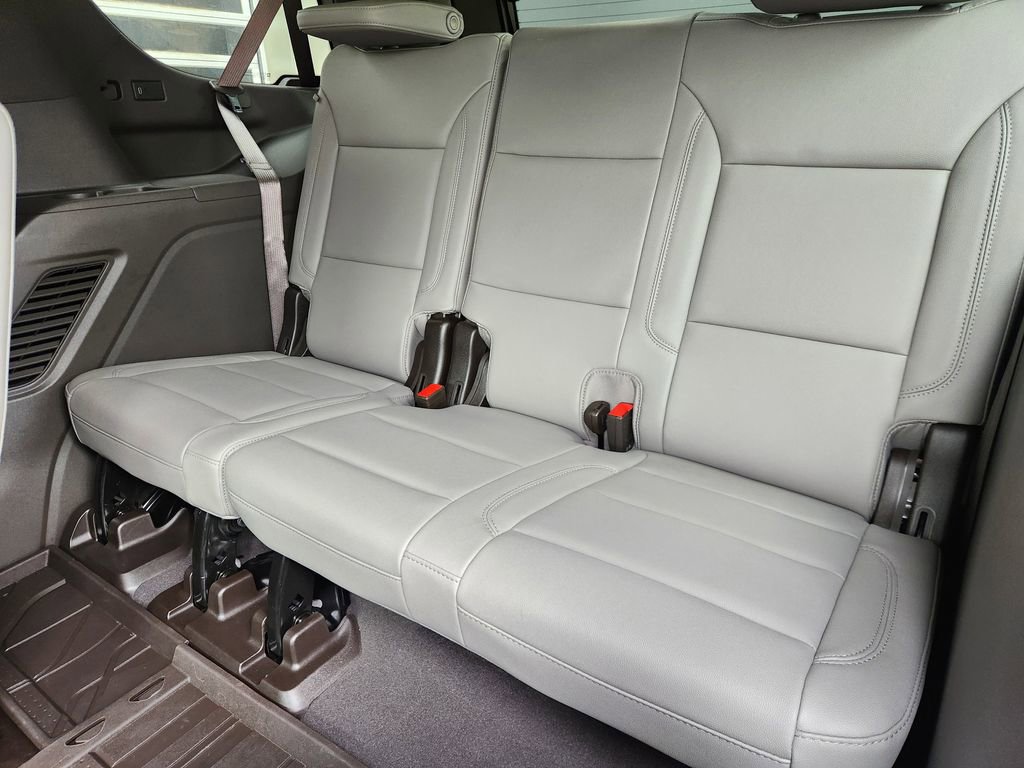 Used 2025 Chevrolet Tahoe Z71 w/ Comfort Package AWD/4WD image 32