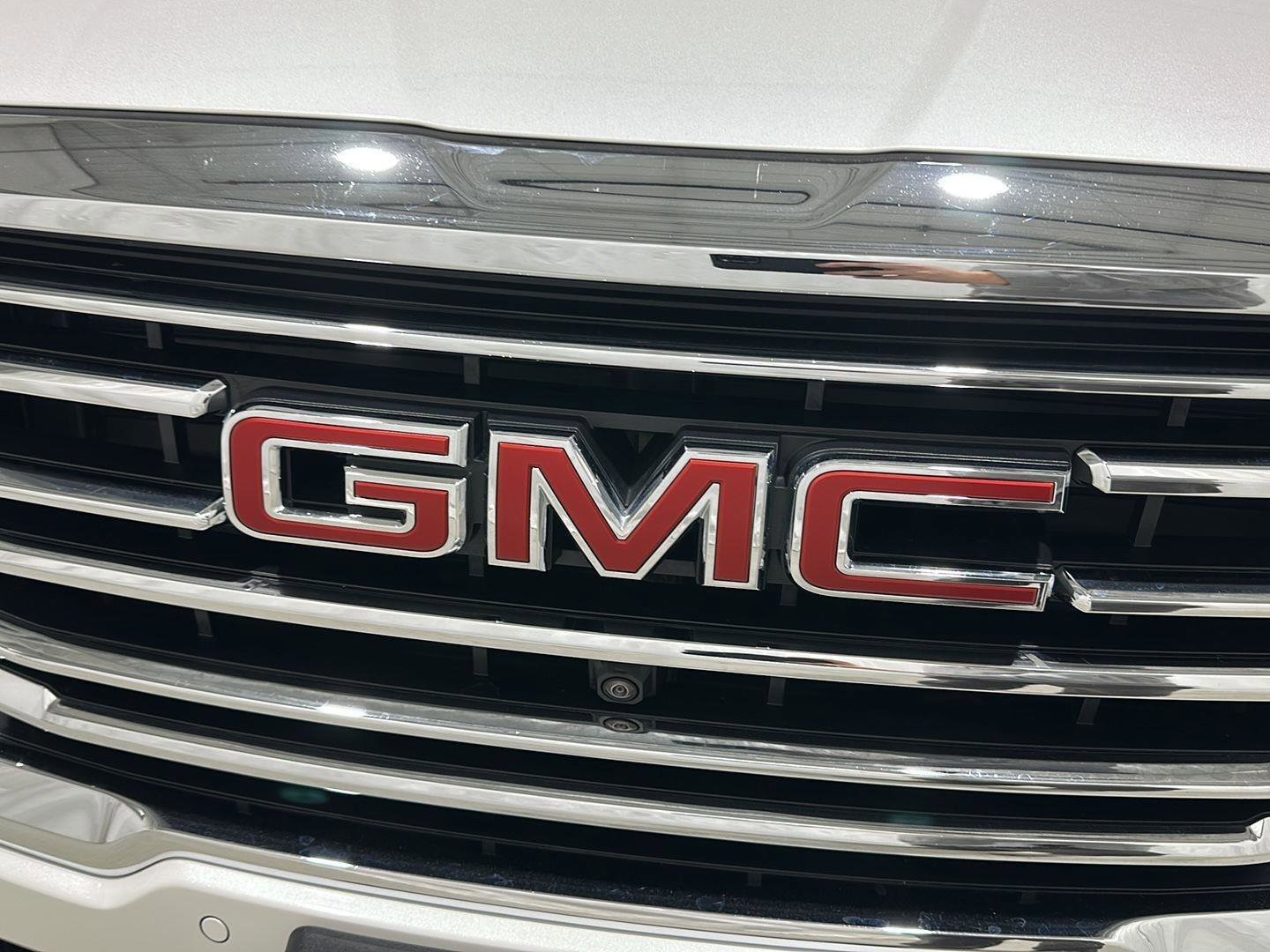Used 2024 GMC Terrain SLT w/ Tech Package image 28