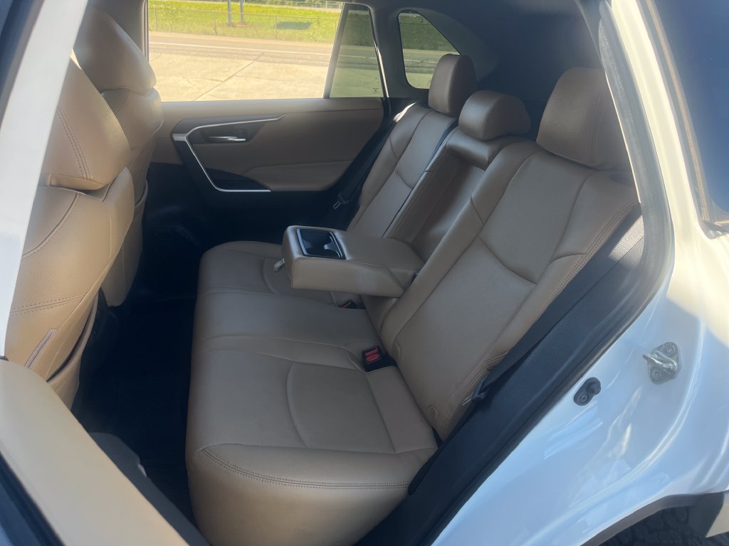Used 2019 Toyota RAV4 XLE w/ Convenience Package FWD image 22