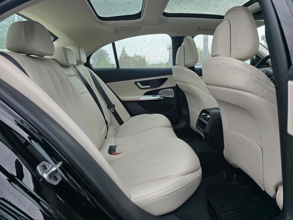 New 2026 Mercedes-Benz E 350 4MATIC Sedan image 19