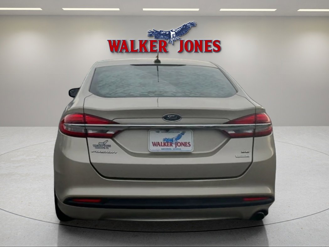 Used 2017 Ford Fusion SE FWD image 4