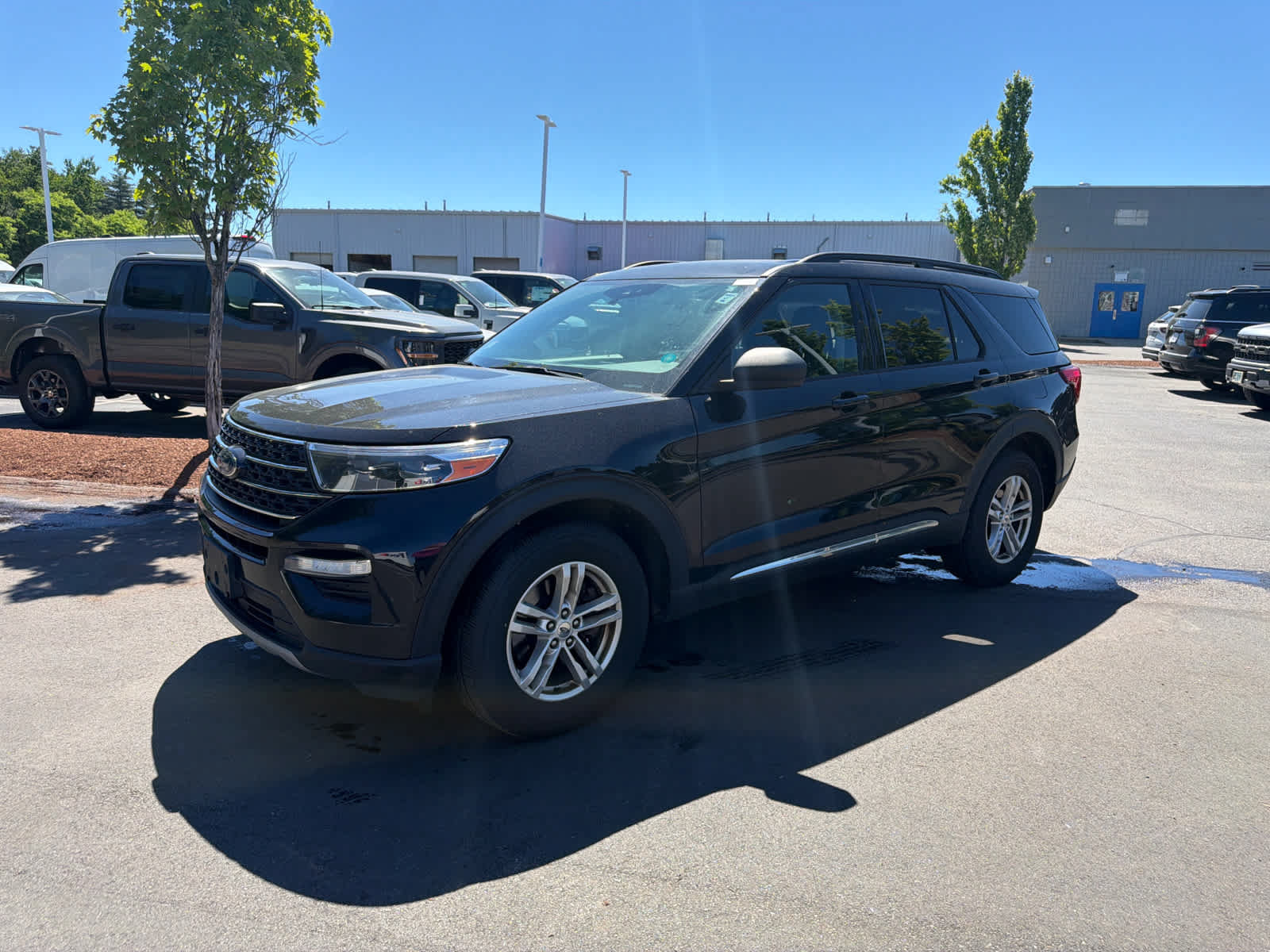 Used 2020 Ford Explorer XLT w/ Equipment Group 202A AWD/4WD image 9