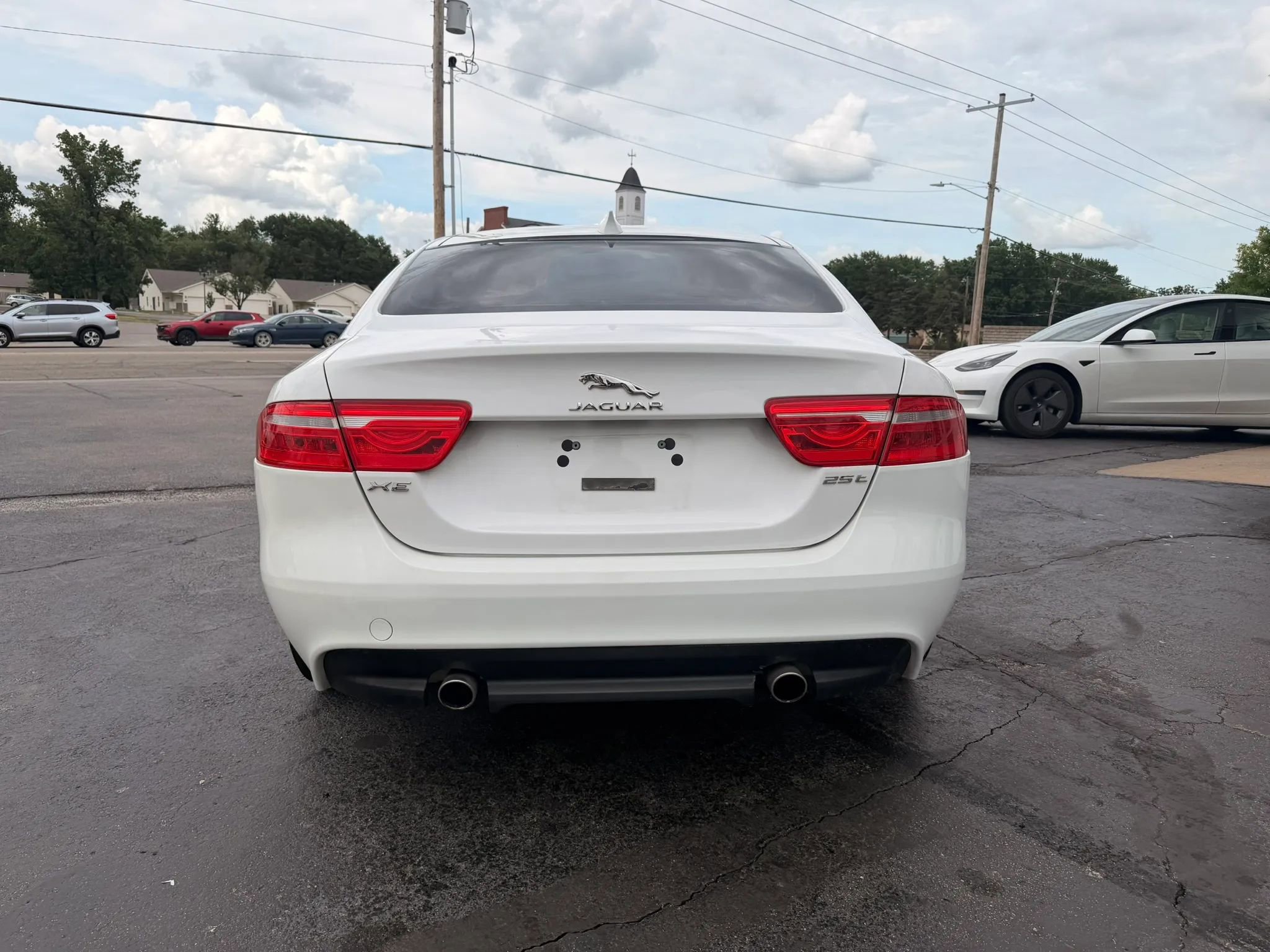 Used 2017 Jaguar XE RWD image 4