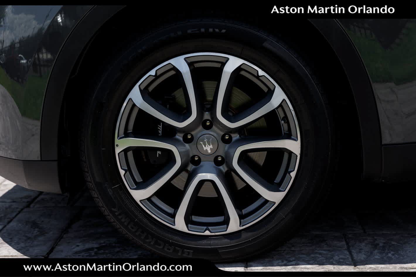 Used 2017 Maserati Levante AWD/4WD image 38