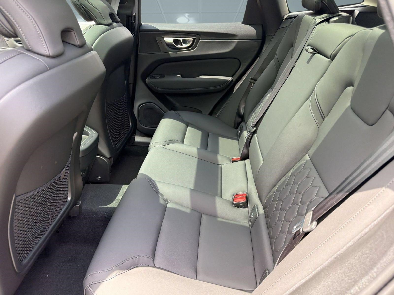 New 2026 Volvo XC60 B5 Plus AWD/4WD image 24