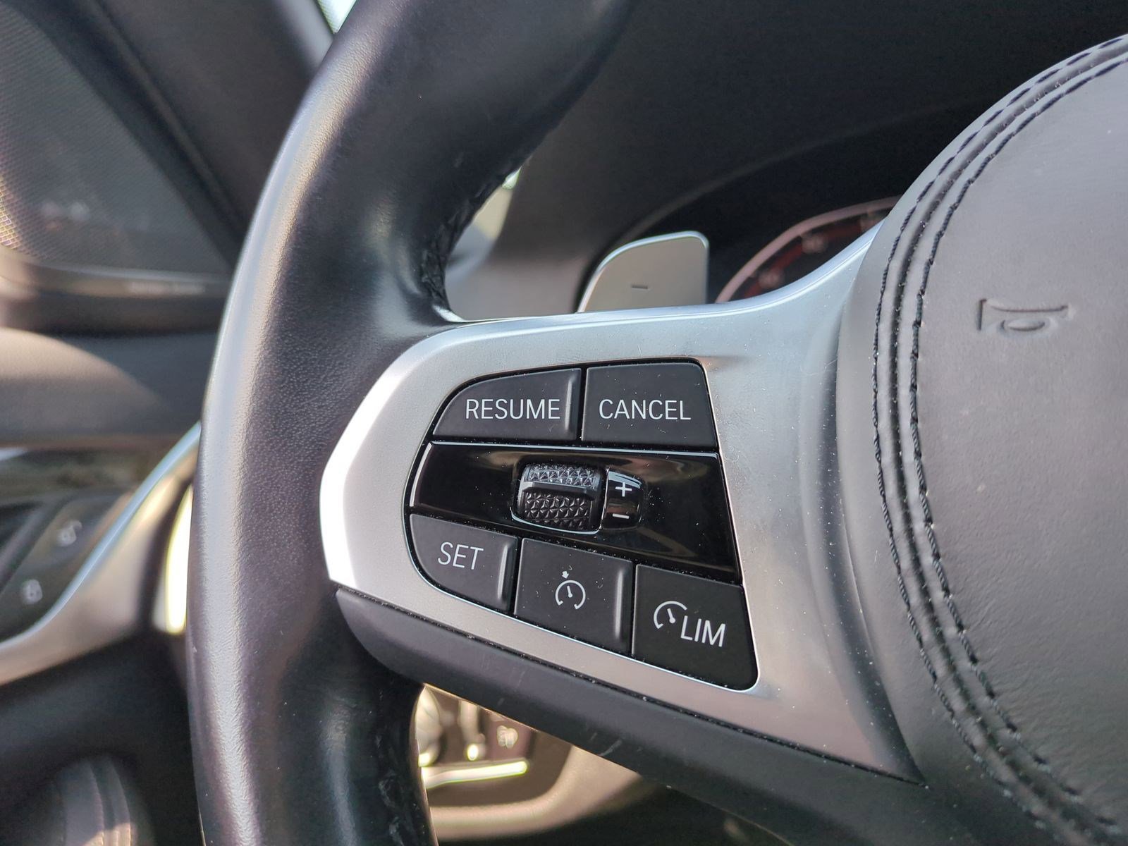 Used 2023 BMW 540i w/ Executive Package image 19