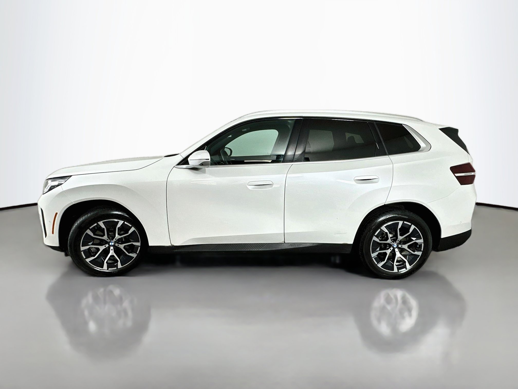 Used 2025 BMW X3 xDrive30i w/ Premium Package AWD/4WD image 4