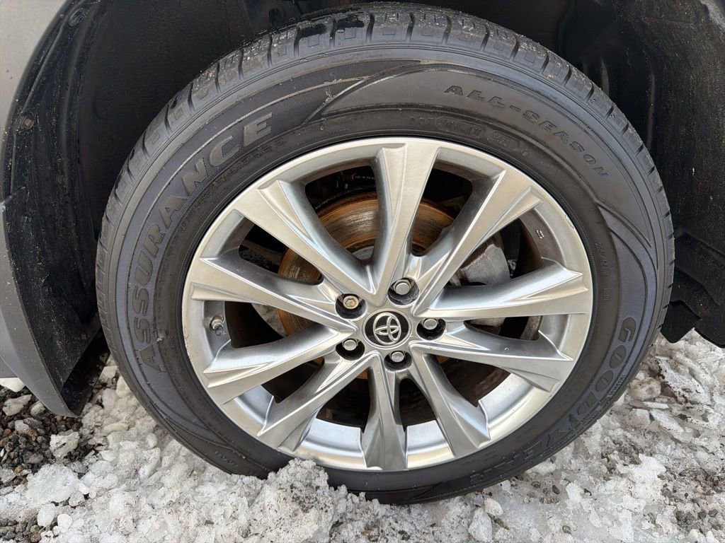 Used 2017 Toyota RAV4 Limited image 41