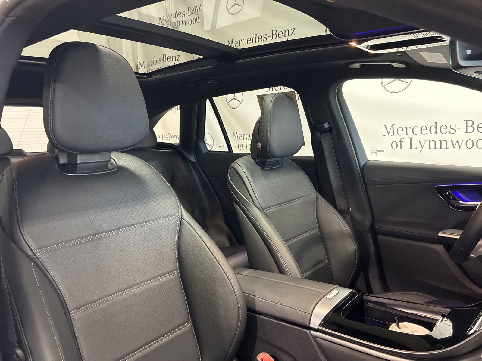 Used 2025 Mercedes-Benz GLC 300 4MATIC image 29