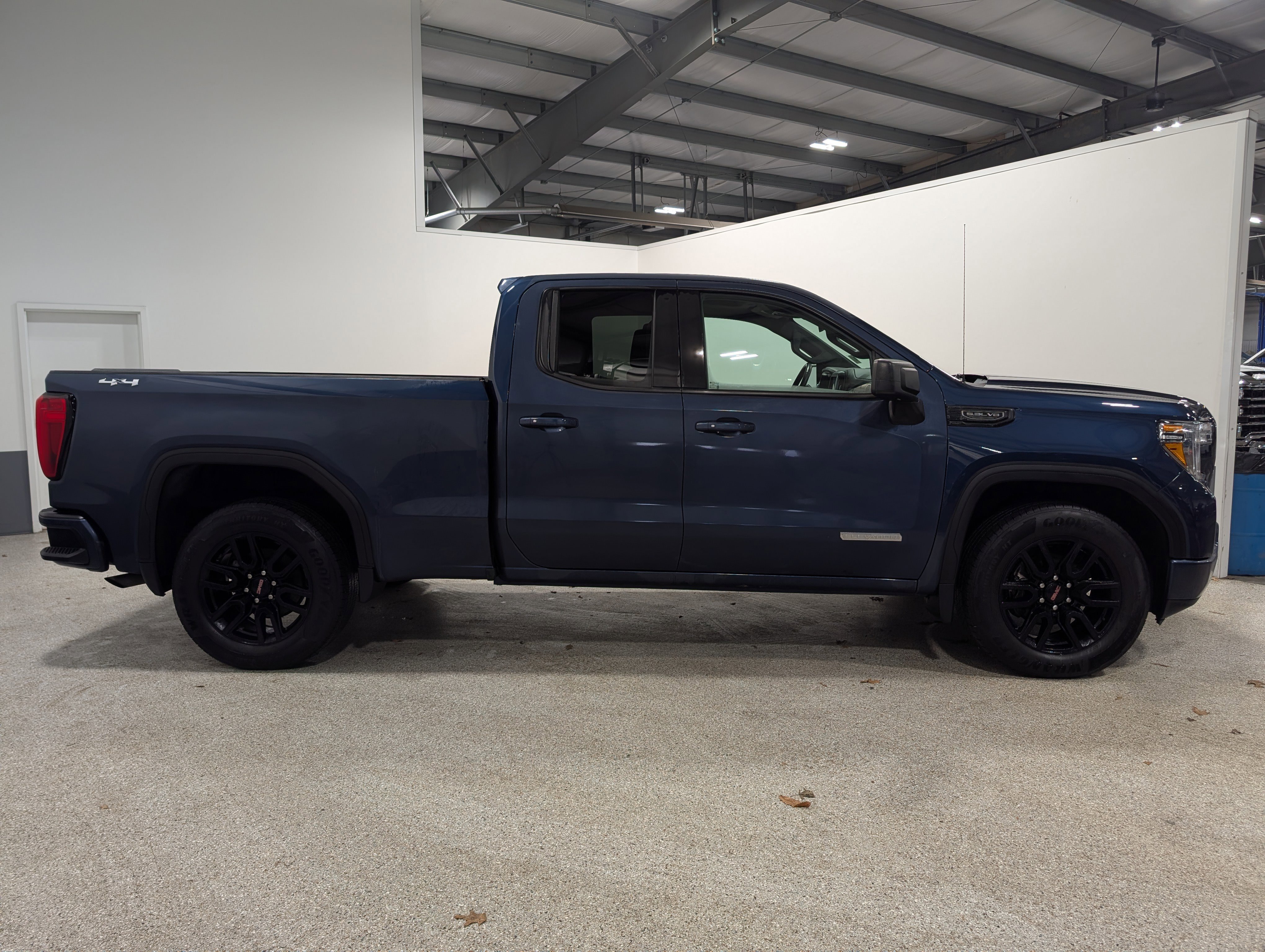 Used 2021 GMC Sierra 1500 Elevation image 2