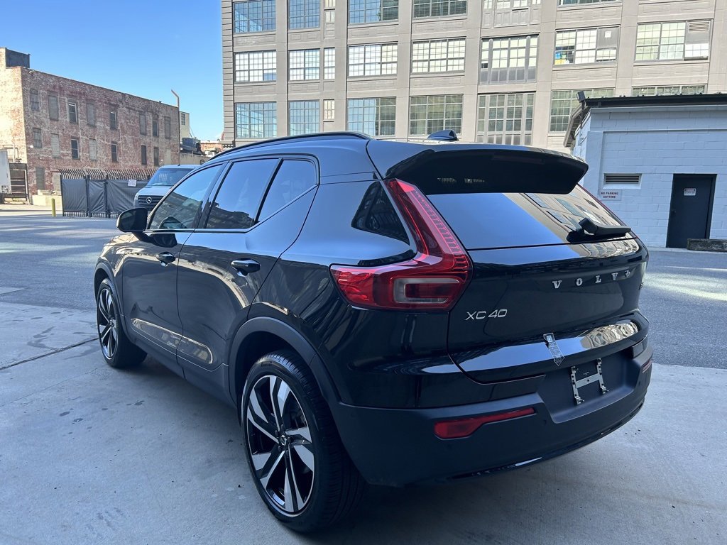 Certified 2025 Volvo XC40 B5 Plus image 7