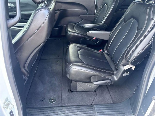 Used 2025 Chrysler Pacifica Select image 23