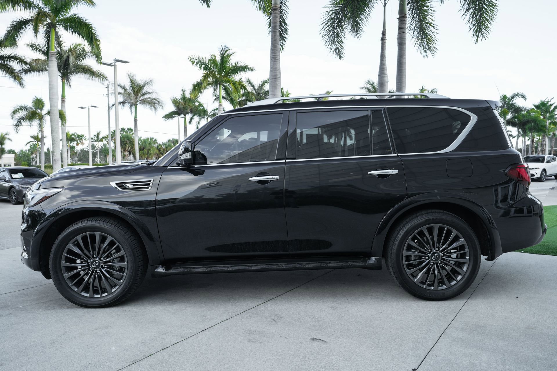 Used 2024 INFINITI QX80 Sensory image 22