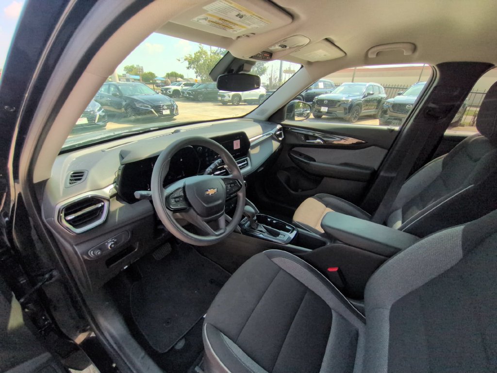 Used 2025 Chevrolet TrailBlazer LT AWD/4WD image 15