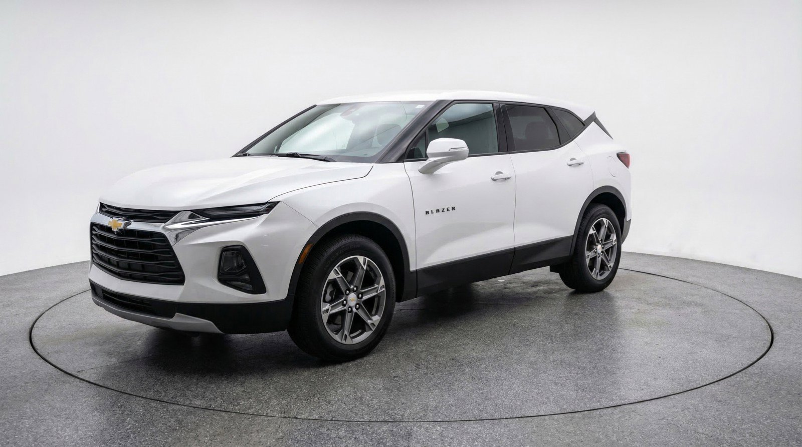 Used 2025 Chevrolet Blazer LT FWD image 3