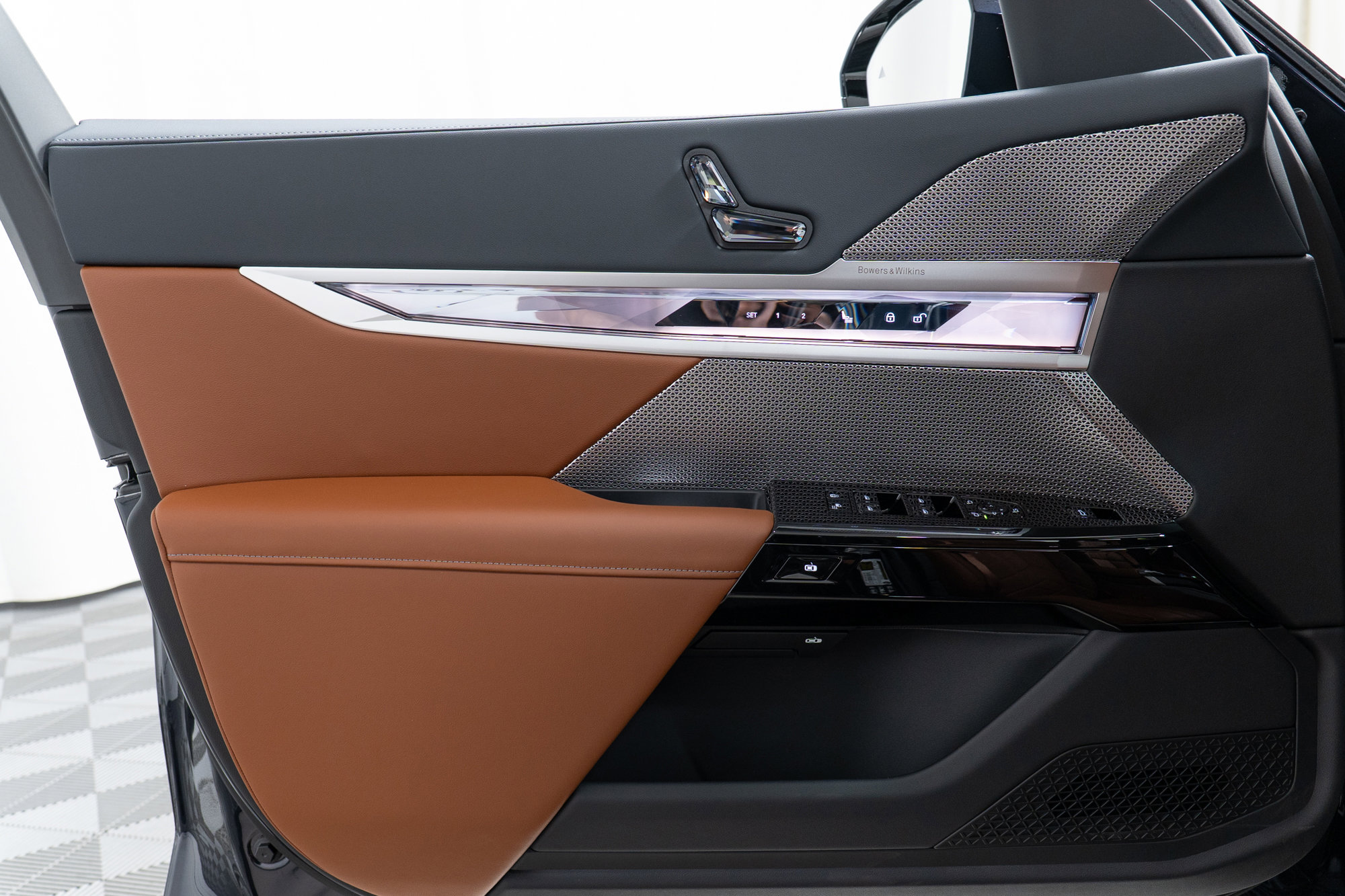 Used 2025 BMW 760i xDrive w/ Executive Package image 11