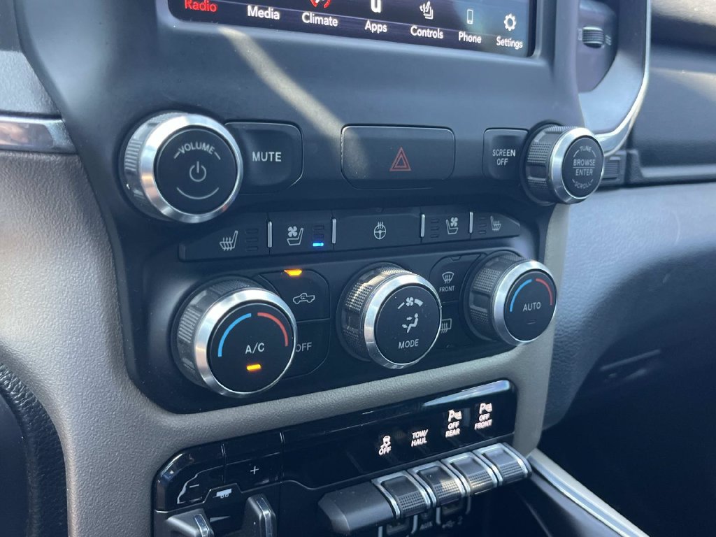 Used 2019 RAM 1500 Laramie w/ Sport Appearance Package AWD/4WD image 39