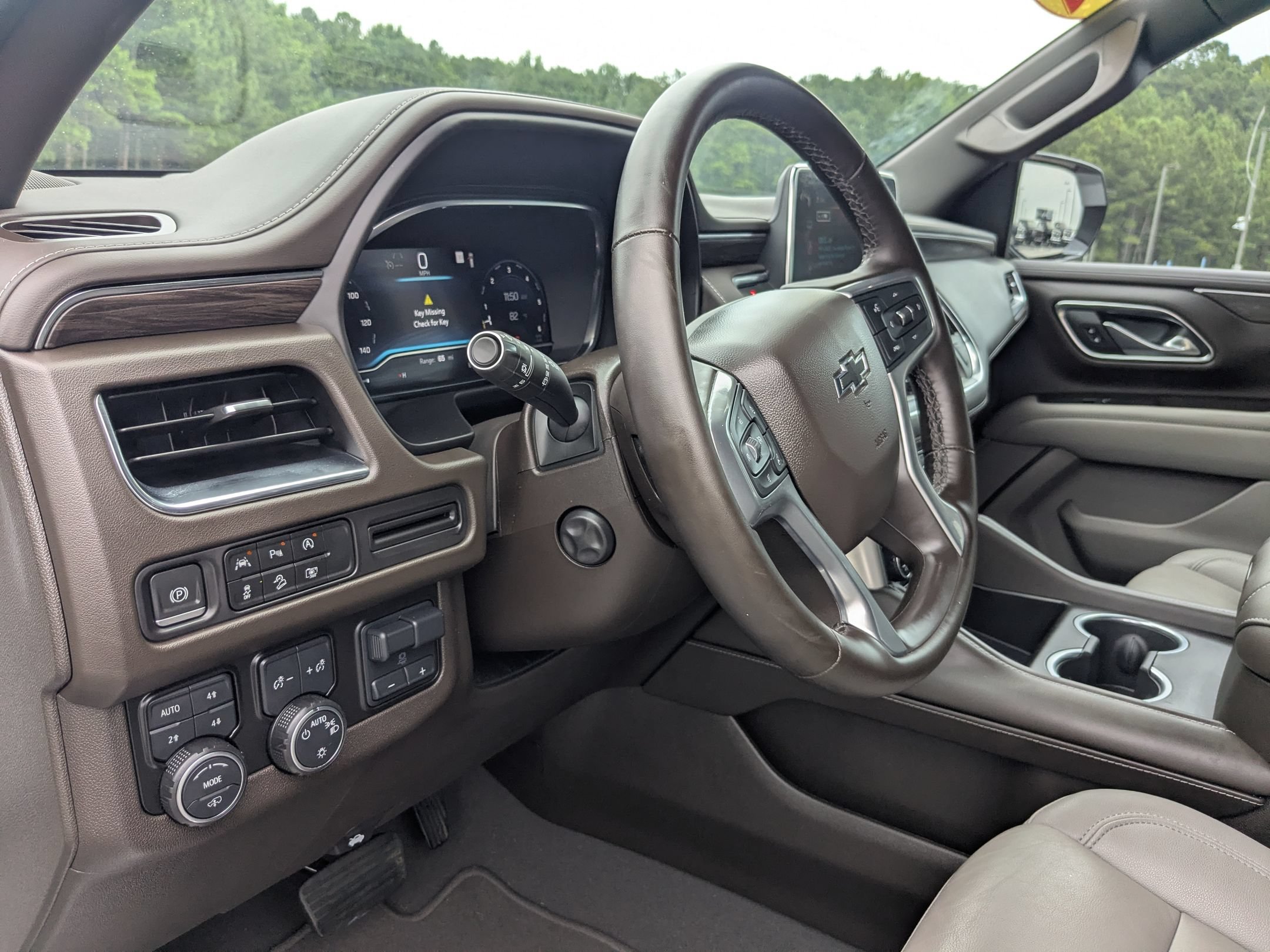 Used 2023 Chevrolet Tahoe Z71 w/ Z71 Off-Road Package AWD/4WD image 14