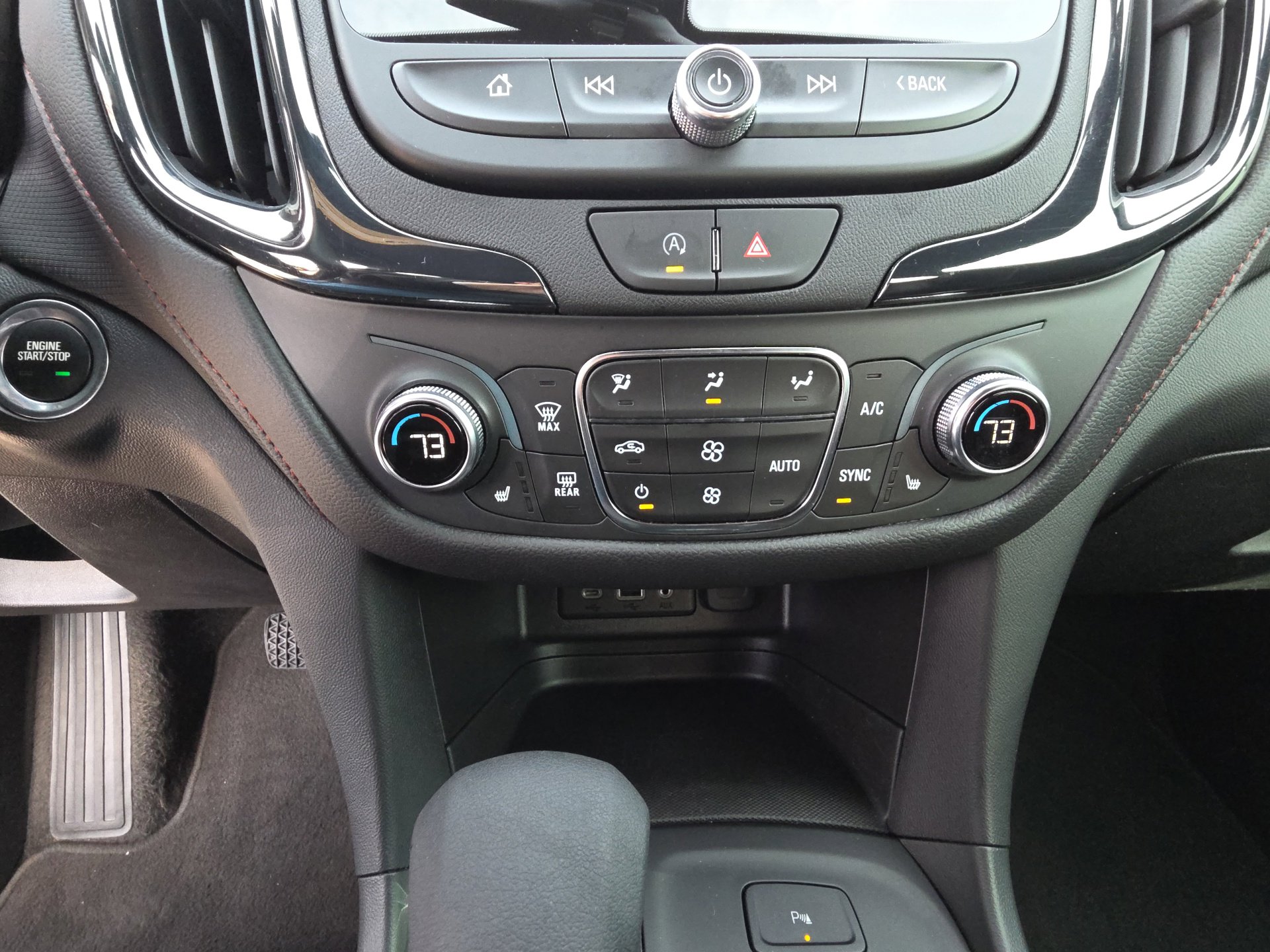 Used 2024 Chevrolet Equinox RS w/ RS Leather Package image 24