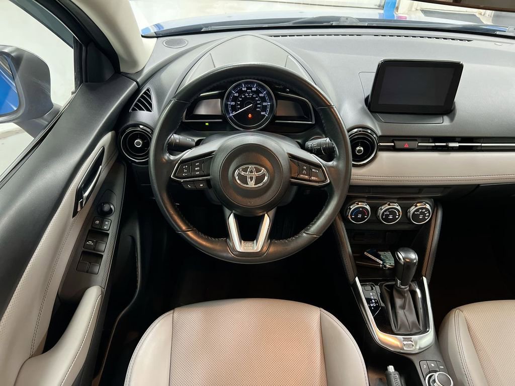 Used 2019 Toyota Yaris XLE FWD image 11