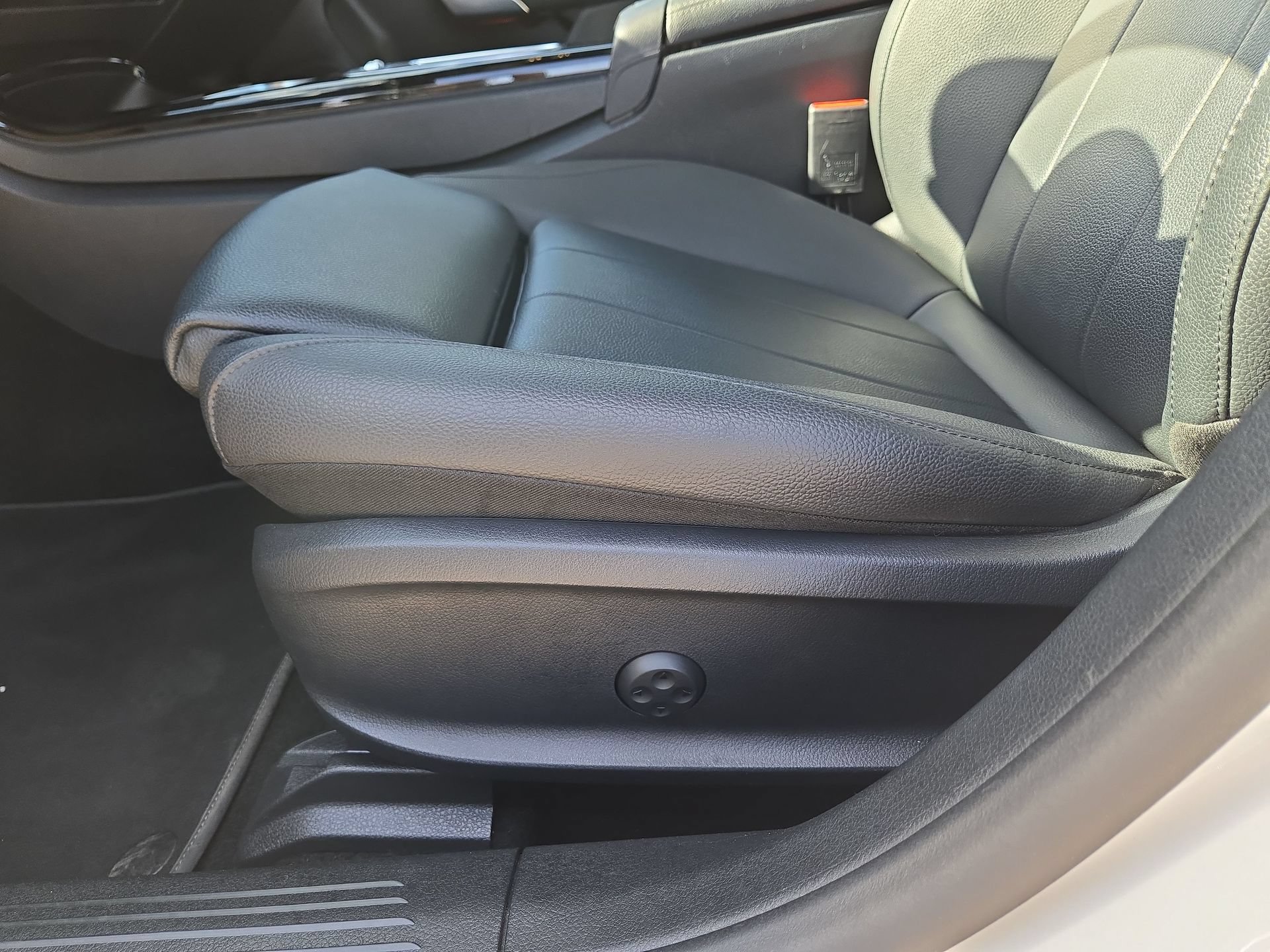 Used 2025 Mercedes-Benz CLA 250 image 17