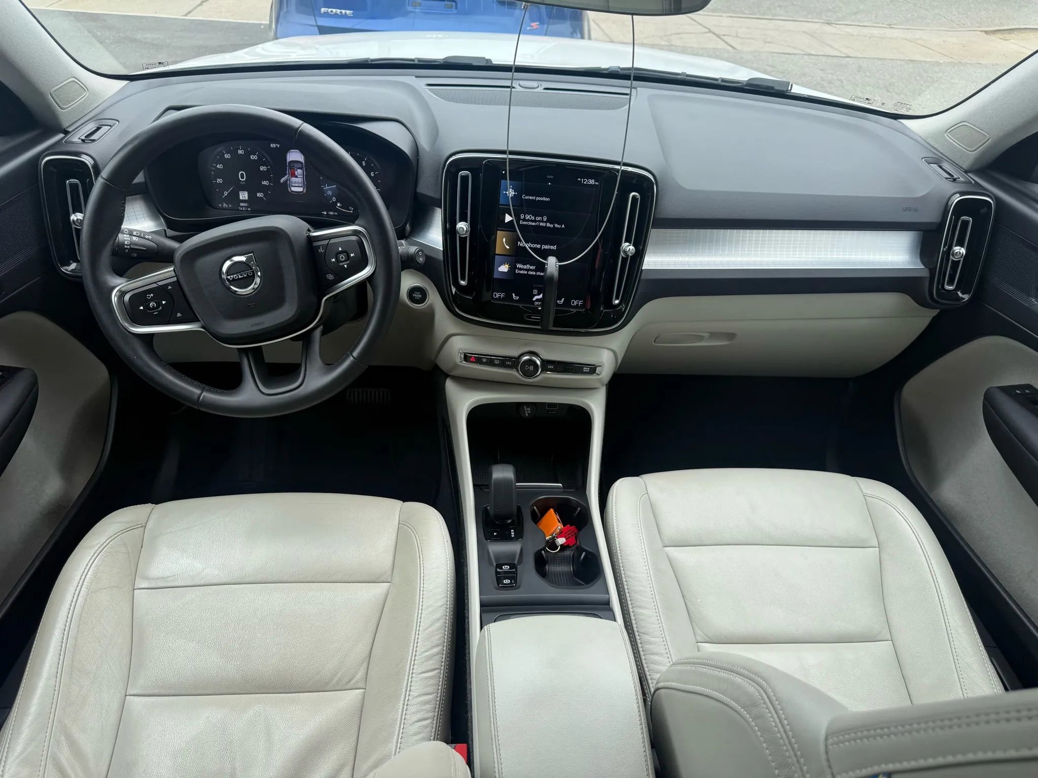 Used 2022 Volvo XC40 T5 Momentum image 29