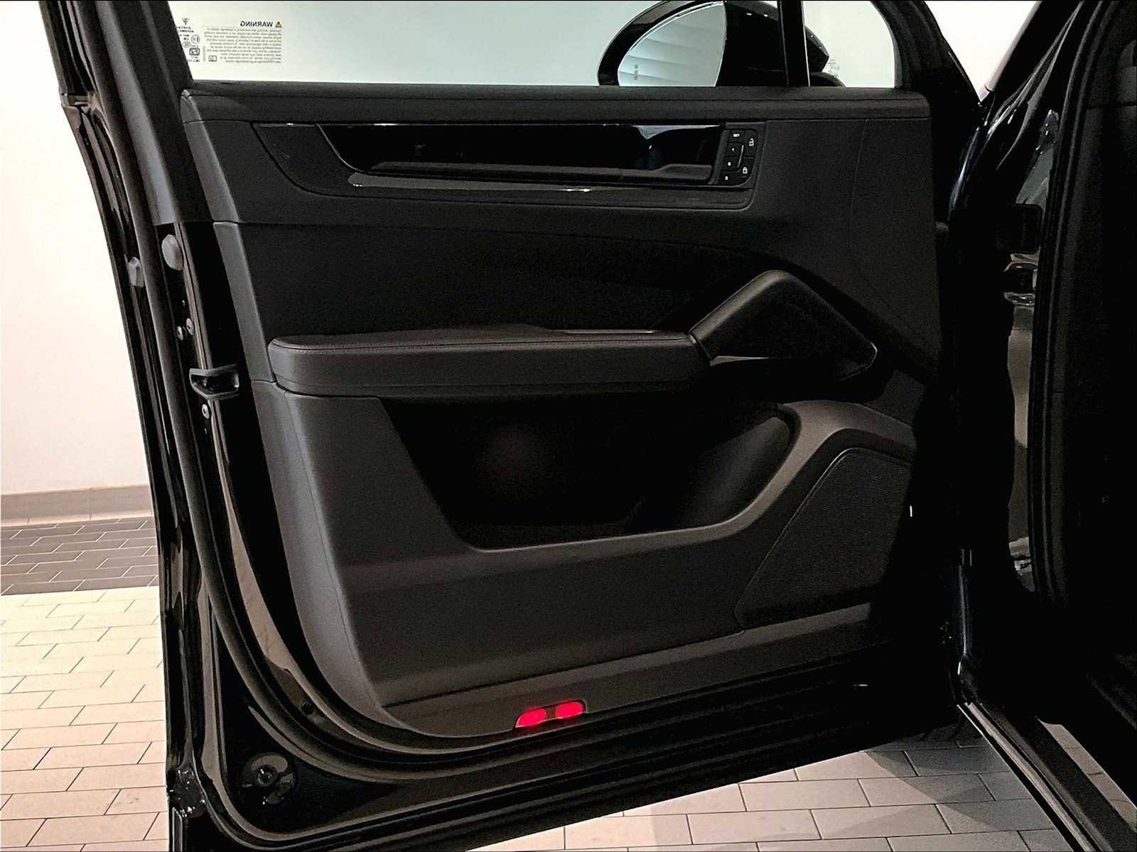 New 2026 Porsche Cayenne GTS AWD/4WD image 24